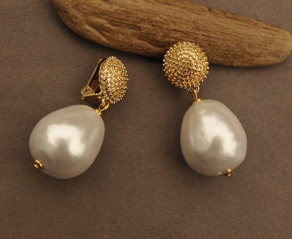 Large pearl clip on earrings discount