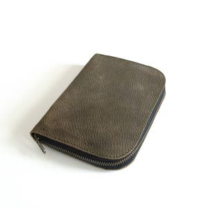 POUCH MATA handmade of olive, textured leather, ideal to store small items like make-up image 2