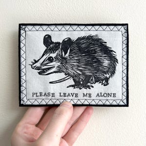 Opossum Handmade Patch - zum aufbügeln - aufnähen - Blockprint - Opossum
