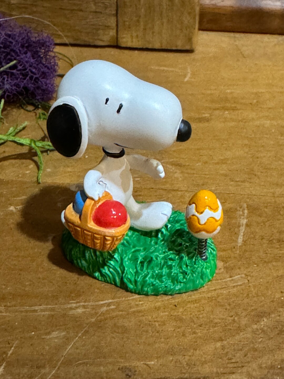 Vintage Danbury Mint Snoopy Miniature. Peanuts, Easter Egg Spring