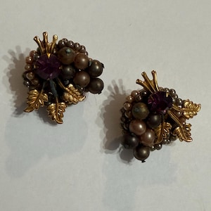 Vintage Unsigned  Miriam Haskell  style  Stone Pearls purple rhinestones. Atomic era