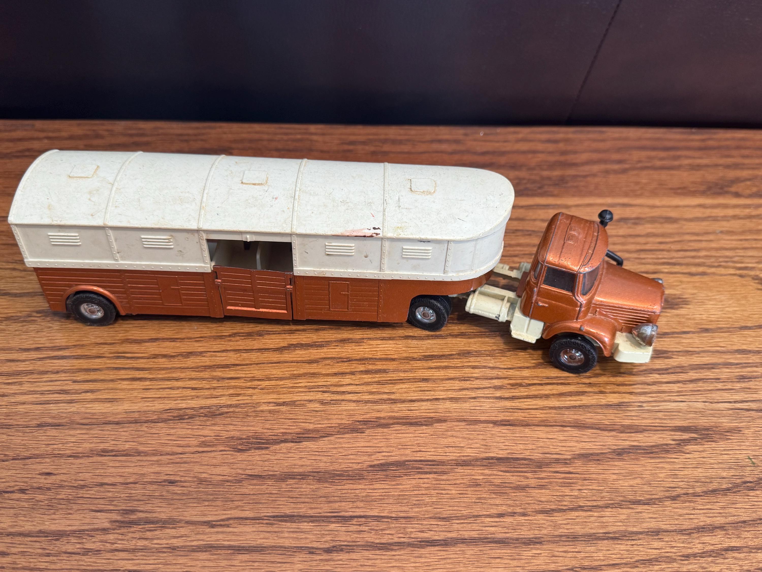 Vintage Corgi Major Toys Articulated Horse Box Truck. used. great condition.