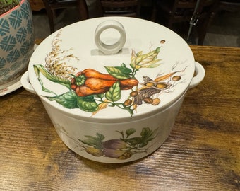 Gorgeous Vintage Villeroy & Boch covered baking dish/ vegetable, fruits. Luxembourg