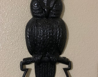 Vintage primitive black aluminum owl towel holder. Spooky season, gothic, country, vintage home decor, owl collectibles. Rustic