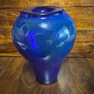vintage cobalt blue blown glass art vase. hand blown glass.