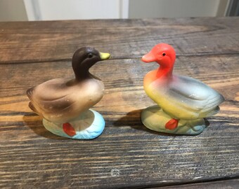 Vintage miniature chalkware ducks, geese. Set of 2. Japan