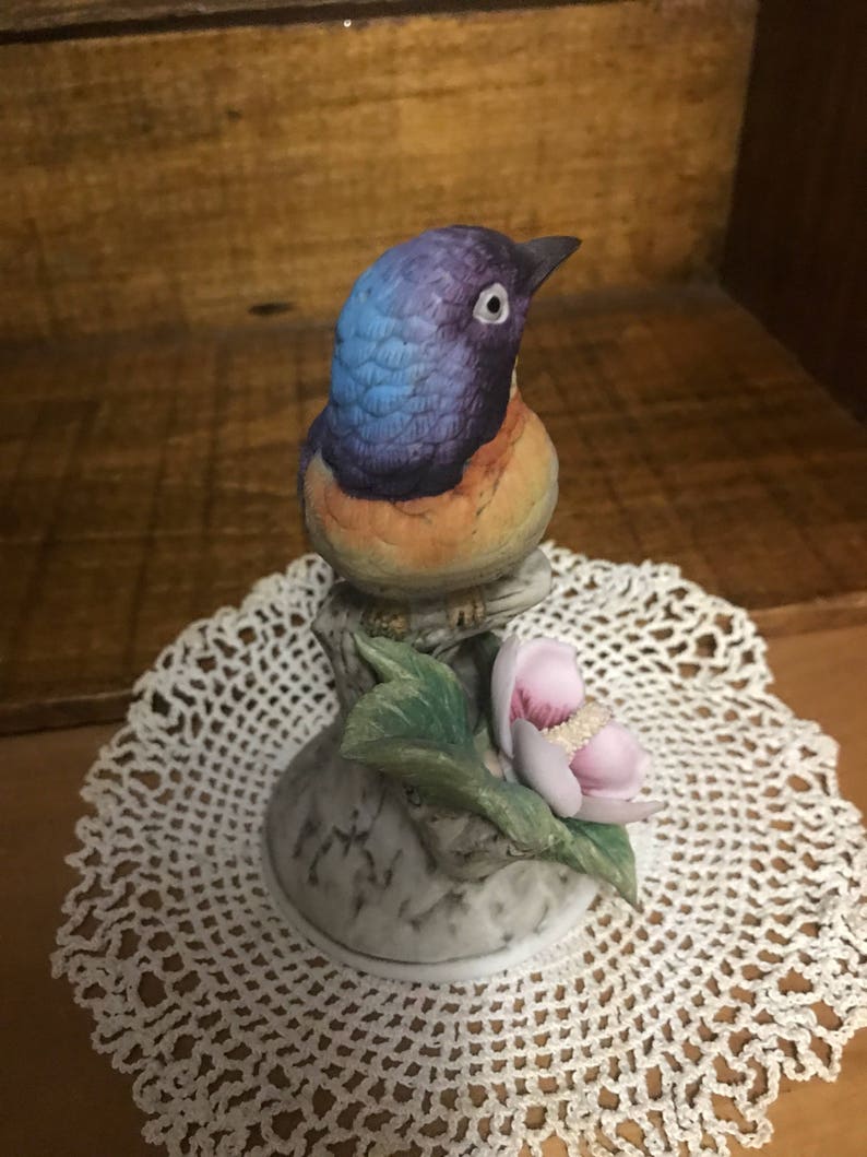 Stunning sedak perula warbler figurine Mint