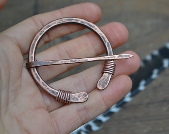 Pin, scialle, scialle rame pin, penannular spilla, rame pin, pin anglosassone, anglosassone pin, penannular scialle pin, pin scialle rame riciclato