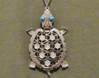 Vintage  Large Silver Tone Turtle Pendant / Necklace with Movable Head - '60s MOD!