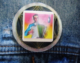 Accordion Player Lenticular on Vintage Buckles Brooch
