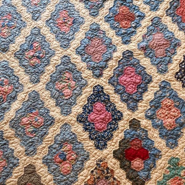 1930s 40s Antique Vintage Quilt Hand Stitched Honeycomb Grandmother's Flower Garden Country Farmhouse Cottage Core Patchwork Bedspread 68X76