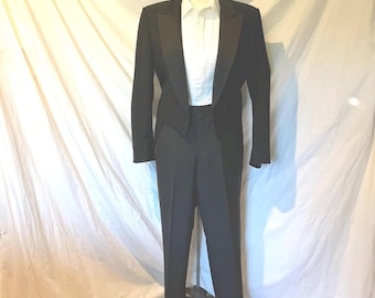 Smoking vintage Pierre Cardin anni '90, nero, giacca con frac, abito formale, costume da vampiro, vittoriano, dickensiano, cosplay, USA