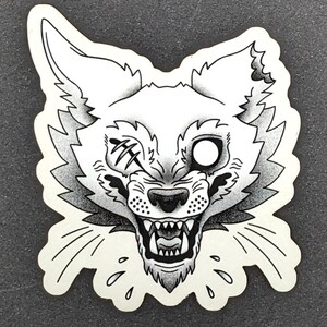 Scar-Eyed Snarling Wolf transparante matte vinylsticker in tattoo-stijl voor tattoo-fans, voeg toe aan je laptop, bagage, schoolnotitieboekje