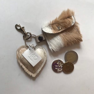 Leren sleutelhanger mini muntzakje koeievat springbok + hartje