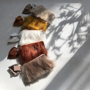 Leren sleutelhanger etuitje met faux fur + hartje in verschillende kleuren