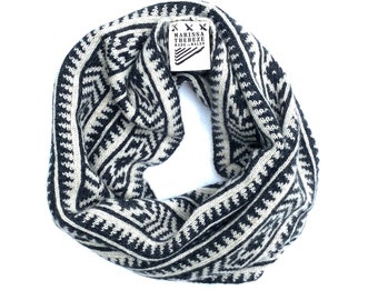 Lana de cordero merino - Colección Ohlone - Cuello vuelto gris carbón oscuro y crema