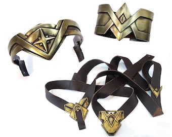 Tiara, brazalete y báculo de la Guerra Mundial