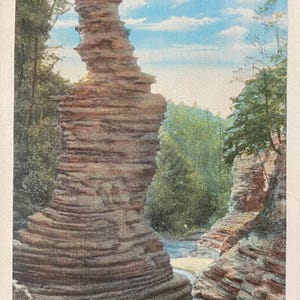 Pinnacle Rock, Buttermilk Falls, Finger Lakes, NY Vintage Souvenir Illustrierte farbige Leinenpostkarte
