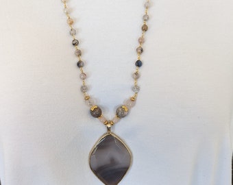 Agate Beaded Necklace, Large Agate Pendant, Natural White and Black Agate Rosary Chain, Boho Necklace,Jewelry Set,Gift for Mom,Gift for Wife
