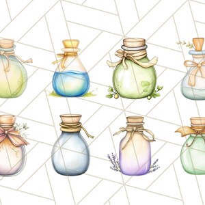 Puede incluir: Ocho botellas de vidrio con tapones de corcho y l&iacute;quidos de varios colores. Cada botella tiene una cinta atada alrededor del cuello y est&aacute; decorada con peque&ntilde;os detalles florales.