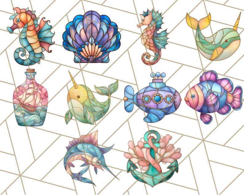 Op de afbeelding: Een set van tien kleurrijke glas-in-lood illustraties van zeedieren en objecten. De illustraties omvatten een zeepaardje, een schelp, een walvis, een fles met een schip erin, een narwal, een onderzee&euml;r, een clownvis, een marlijn, een anker met koraal en een zeepaardje.