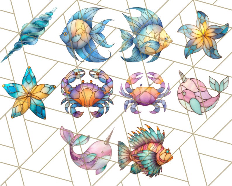 Op de afbeelding: Een set van tien kleurrijke glas-in-lood illustraties van zeedieren, waaronder een schelp, een zeester, een vis, een krab en een narwal. De illustraties zijn op een witte achtergrond met een gouden rasterpatroon.