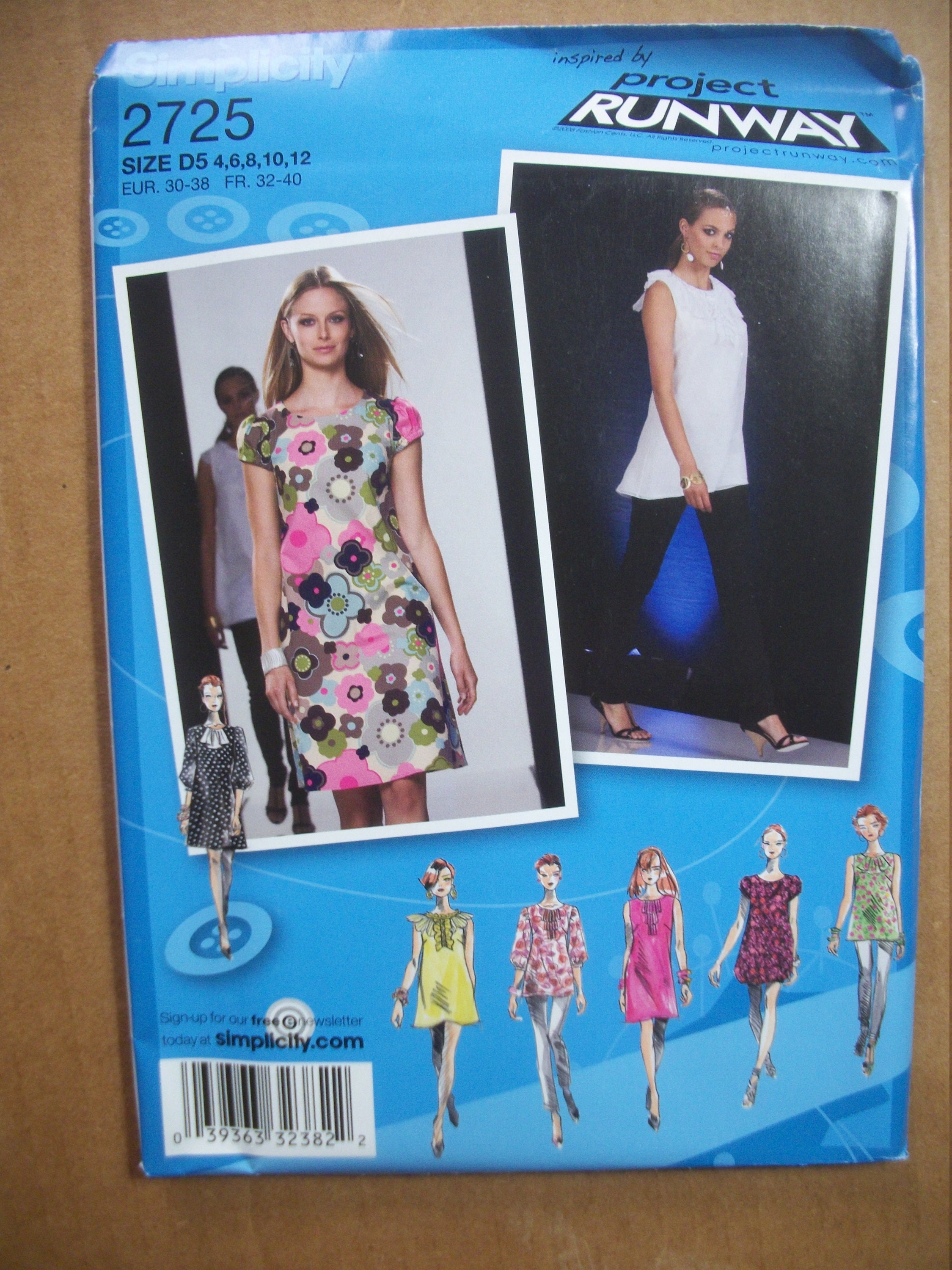 Simplicity 2725 Misses Size D5 4-6-8-10-12 and P5 12-14-16-18-20 dress in two lengths and tunic with trim variations.  New, FF, uncut