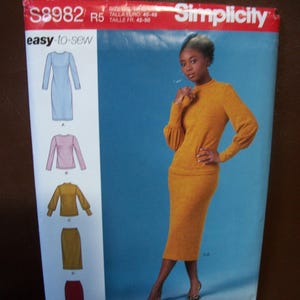 Simplicity S8982 Size Misses R5 14-22 two piece knit sweater dress. Long sleeve. Easy-to-sew.   FF, uncut