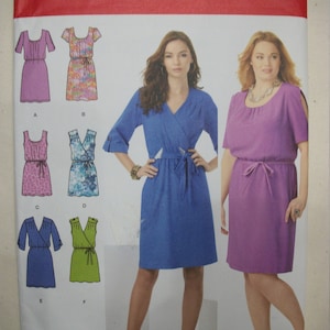 Simplicity 1796 Womens Size 20W-22W-24W-26W-28W Pullover Dress in 2 lengths with bodice variations and belts. NEW, Factory folded, uncut.