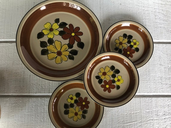 Vintage Stoneware Floral Salad Plate Chop Plate Daisy Vale Tan