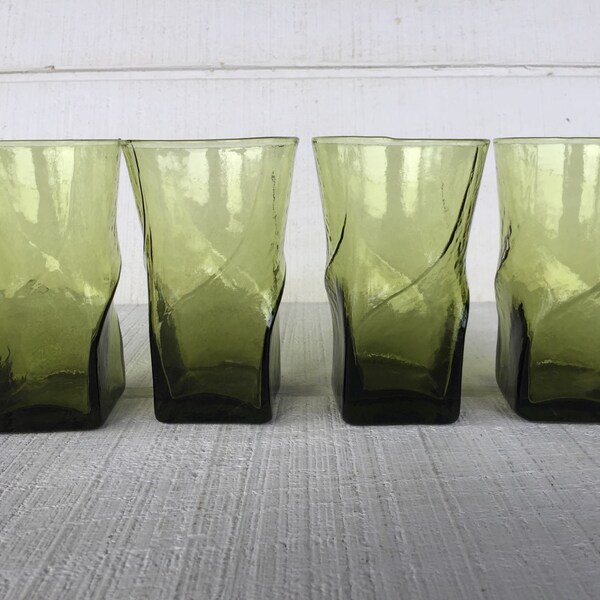 4 Vintage Avocado Green Glasses, Retro Wavy Water Tumblers, Green Glassware Square bottom Green Tumblers Vintage Anchor Hocking replacements