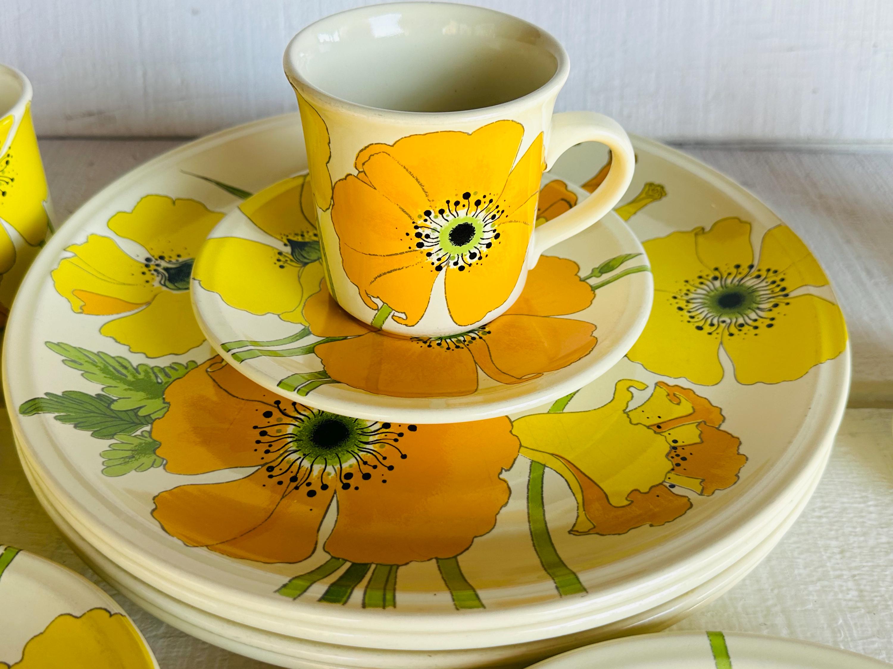 1970s Wild Poppy Yellow by Metlox Poppytrail Vernon Dinner Plate