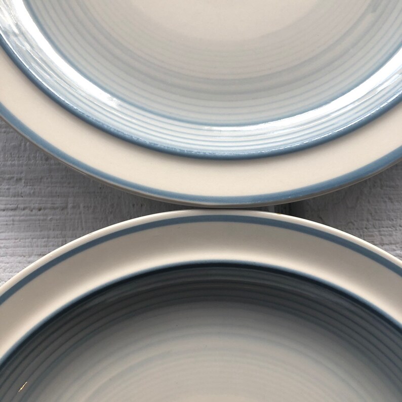 4 dinner plates Retro Stoneware dishes tableware blue bands beige coupe
