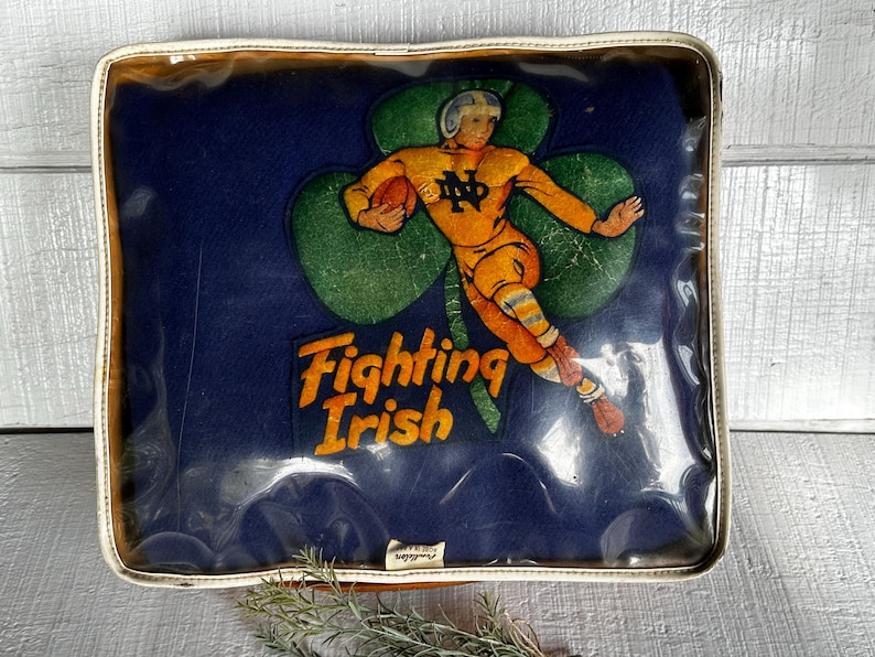 Vintage 1960s Pendleton Wool Notre Dame Fighting Irish Stadium Blanket – ND Football – Original Case & Cushion Bild 1
