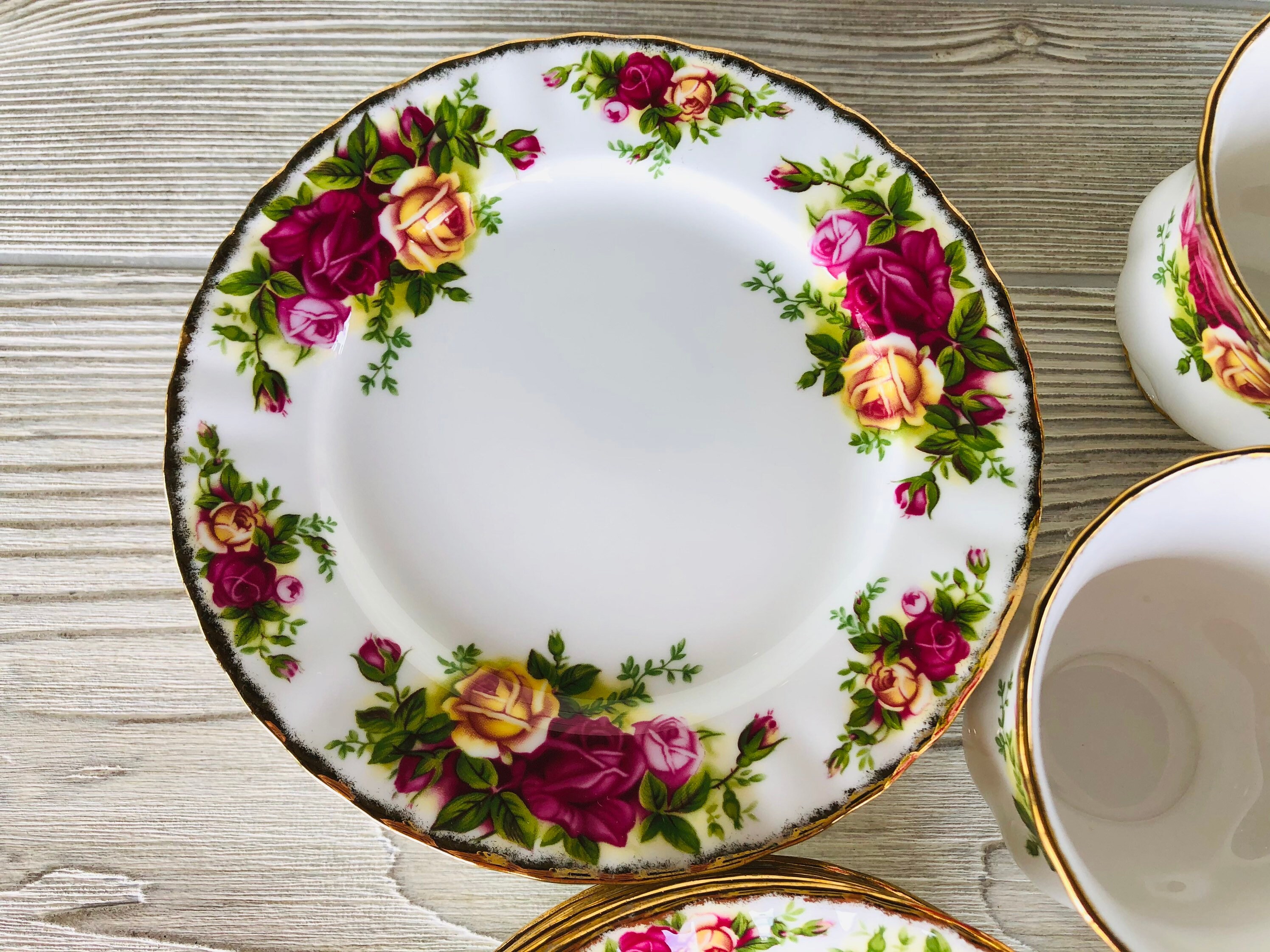 Vintage 1962 Old Country Roses Royal Albert Bone China Tea Cup and