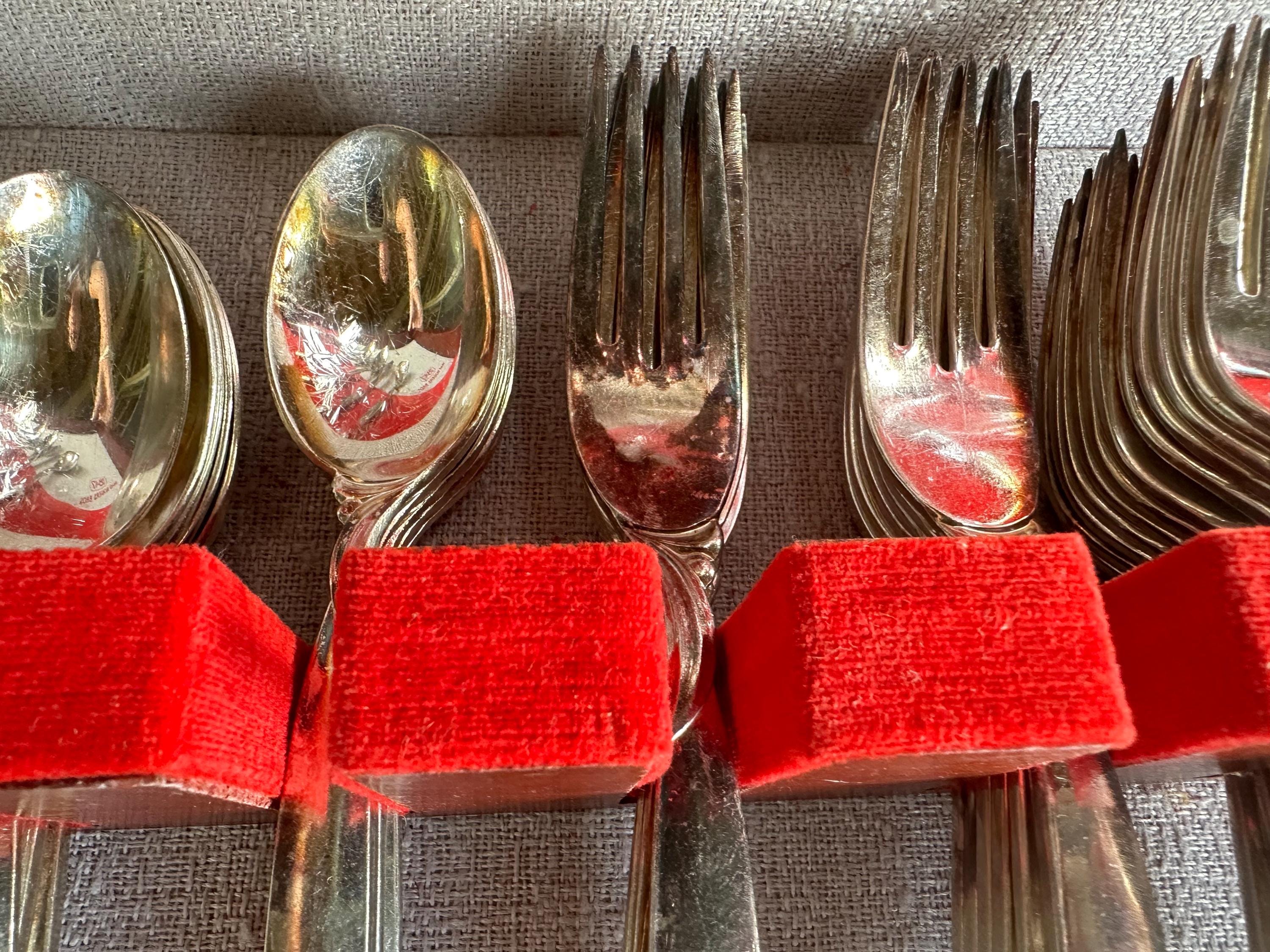 international silverplate バングル&スプーンリング 55 Pc Set ~ 1956 FLAIR Silverplate Flatware International