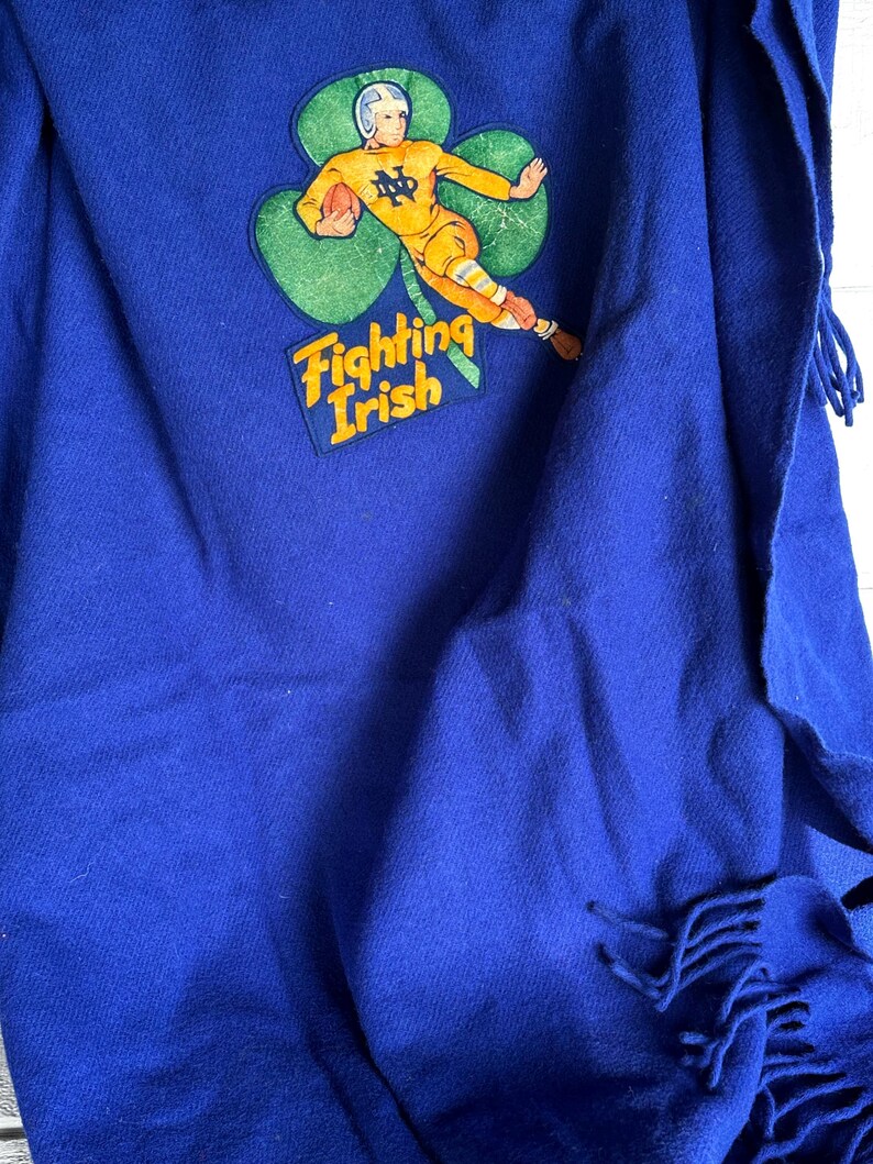 Vintage 1960s Pendleton Wool Notre Dame Fighting Irish Stadium Blanket – ND Football – Original Case & Cushion Bild 11