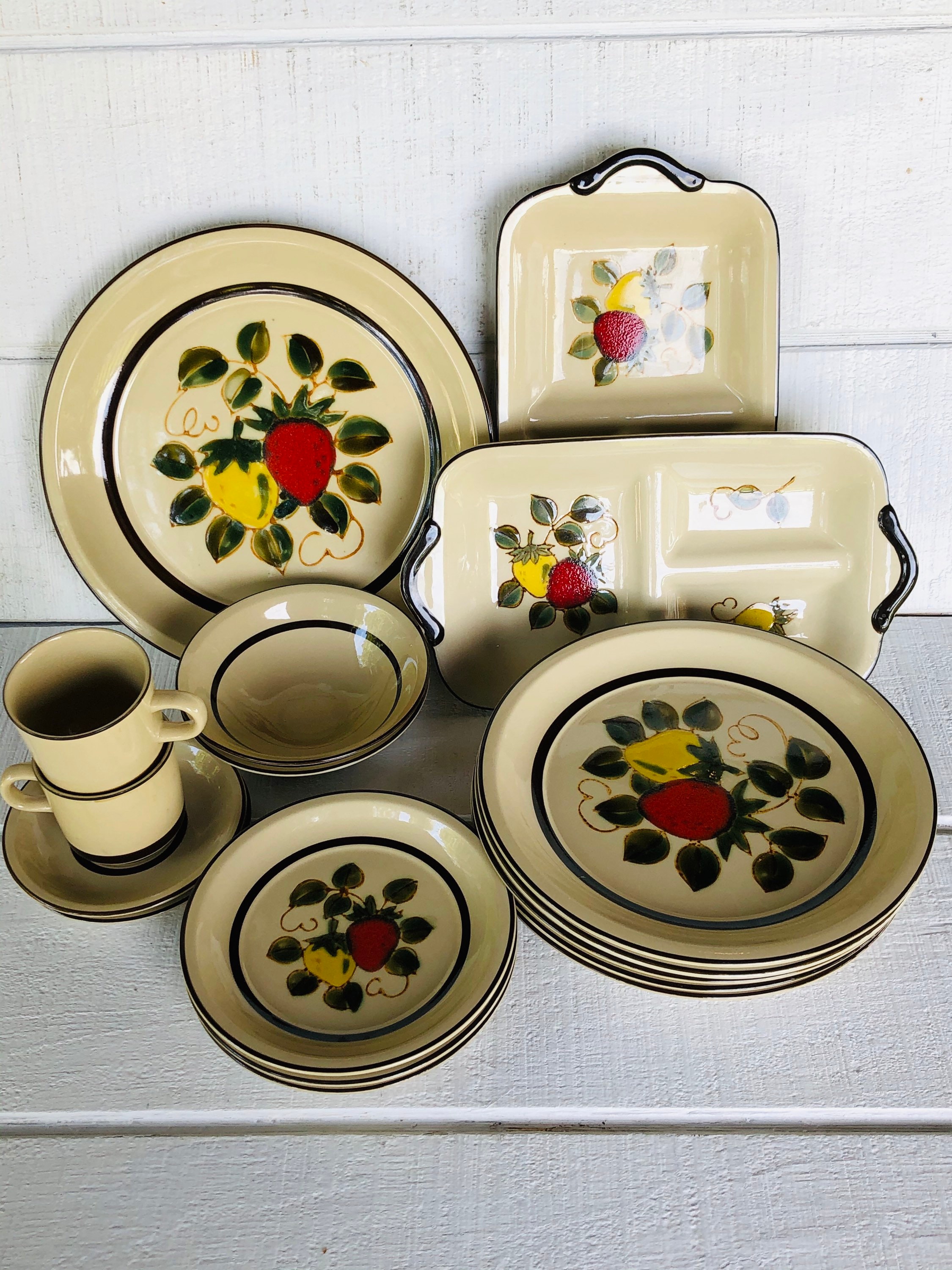 1970s Strawberries Sears Dishes Retro Stoneware Dinner Plate Salad