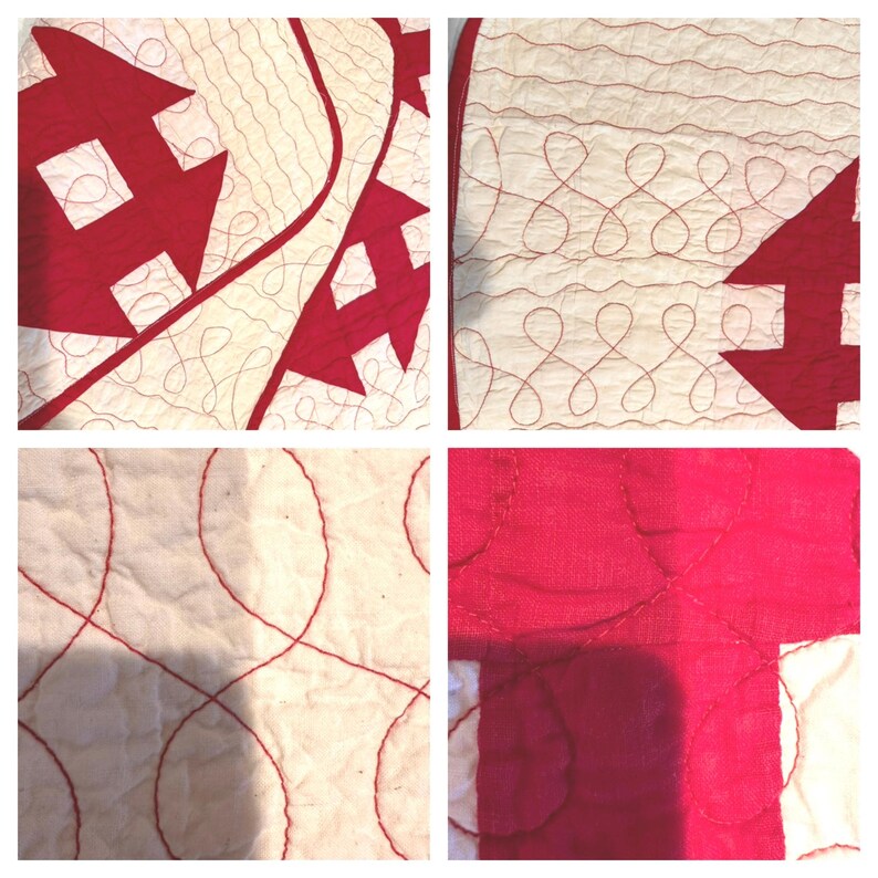 Peut inclure: Une courtepointe en patchwork avec un fond cr&egrave;me et des formes g&eacute;om&eacute;triques rouges. La courtepointe pr&eacute;sente des coutures rouges complexes en forme de fl&egrave;ches et de boucles. Le tissu semble &ecirc;tre du coton.