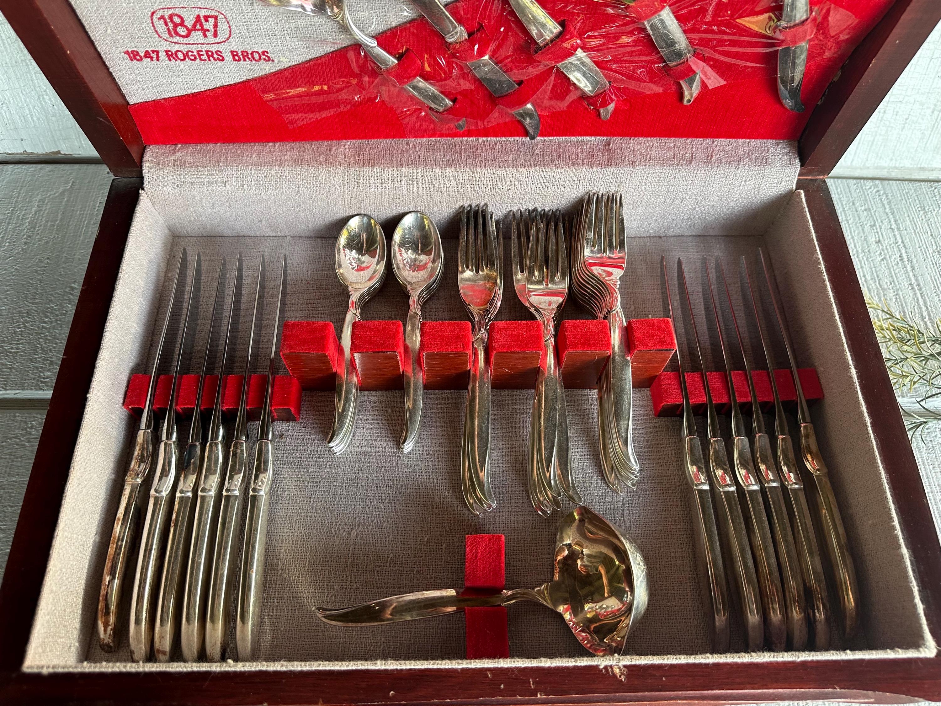 55 Pc Set ~ 1956 FLAIR Silverplate Flatware International
