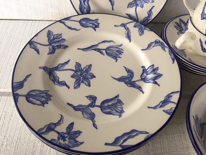 Dessert Plate 6.25 Lavender /& Blue Flowers With White Raised Trim and Platinum Trim #2753 NORITAKE Sweet Violets China Discontinued