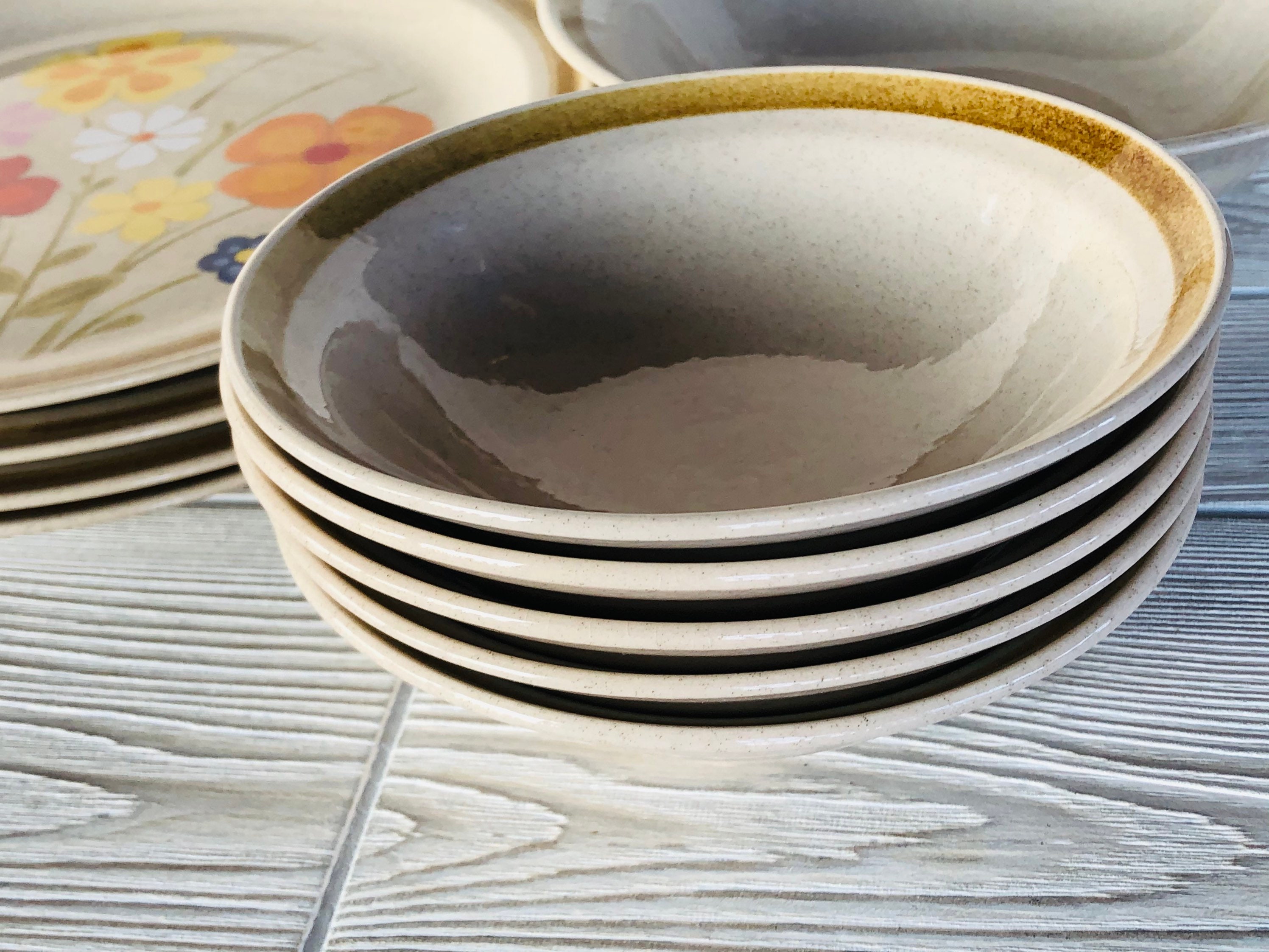 International China Linda Country Living Stoneware Dinner Plate