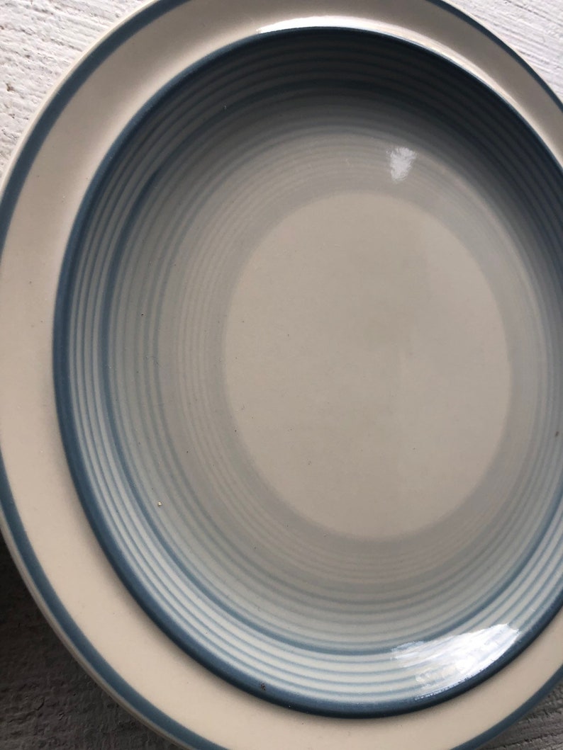 4 dinner plates Retro Stoneware dishes tableware blue bands beige coupe