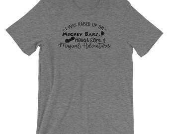 Levantado en bares de Mickey, orejas de ratón y mágicas aventuras Unixes gráfico Tee - camiseta Disney