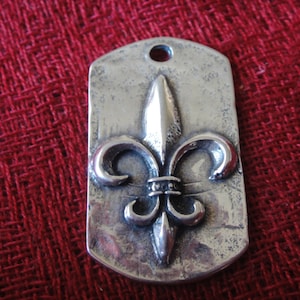 925 sterlingzilveren geoxideerde Fleur De Lis-hanger, Fleur De Lis Dog Tag, hanger, sterlingzilveren vierkante hanger, zilveren fleur de lis-bedel