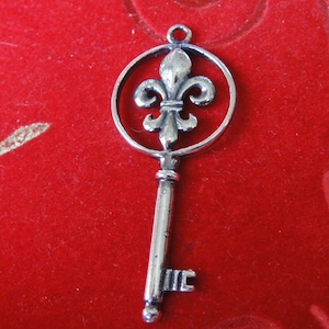 925sterling silver oxidized fleur de lis key charm, pendant, fleur de lis, fleur de lis key, silver key pendant, silver key, large key charm