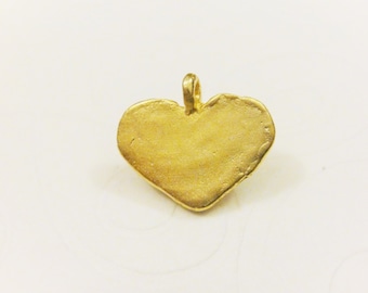 Or 18 carats sur 925 Charme ou pendentif coeur en argent sterling, charme coeur vermeil 1 pc., or mat, coeur vermeil, charme coeur martelé, coeur