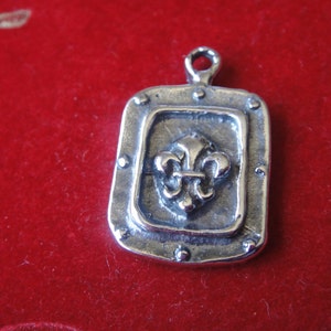 925 sterling silver oxidized fleur de lis charm, silver fleur de lis, pendant with fleur de lis, sterling silver fleur de lis charm,