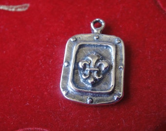925 sterling silver oxidized fleur de lis charm, silver fleur de lis, pendant with fleur de lis, sterling silver fleur de lis charm,