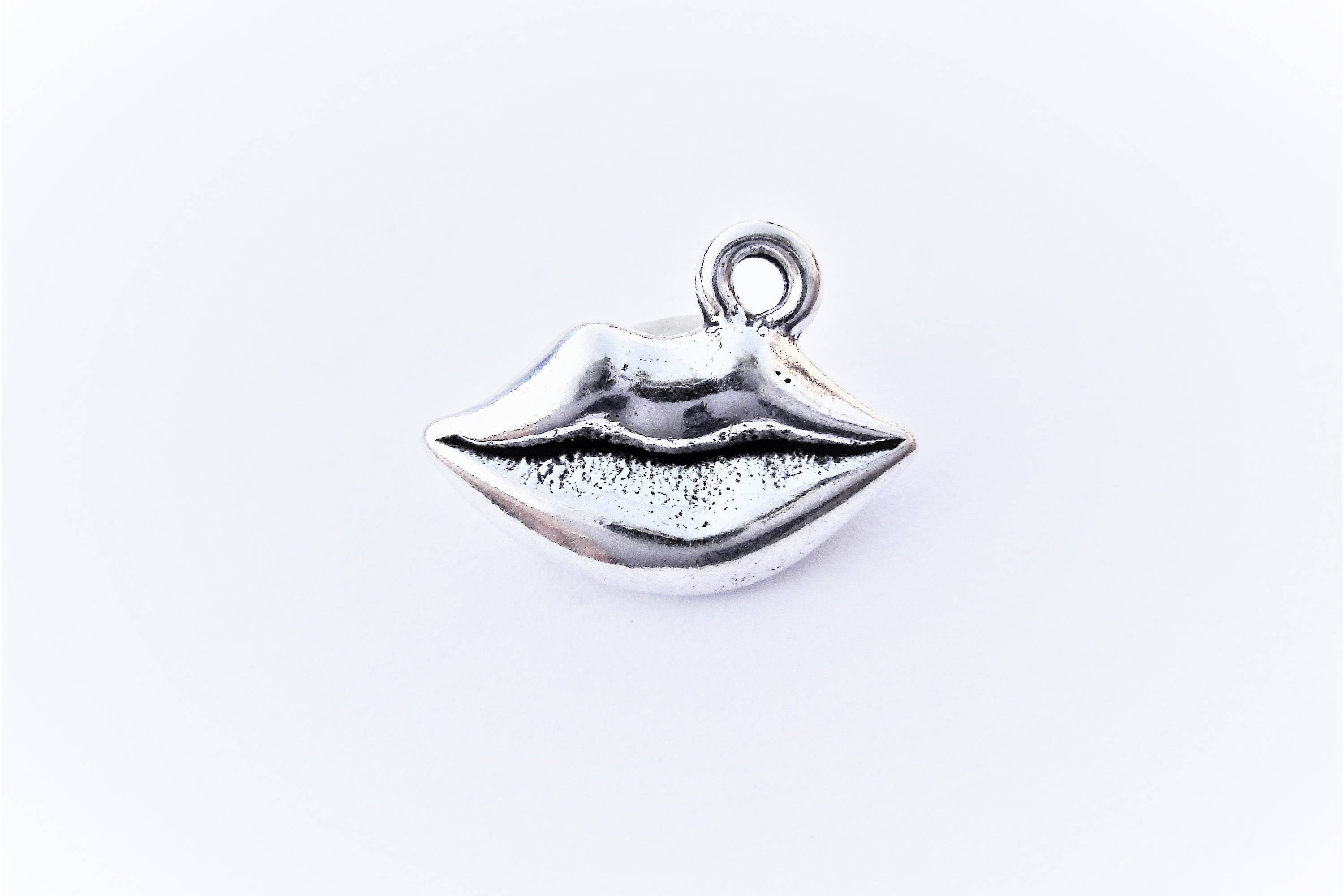 送税込【AMY O】Mini Kissy Lip Charm Pendant 14K☆チャーム ♪ Mini Kissy Lip Charm Pendant 14K Solid Gold – AMYO Jewelry